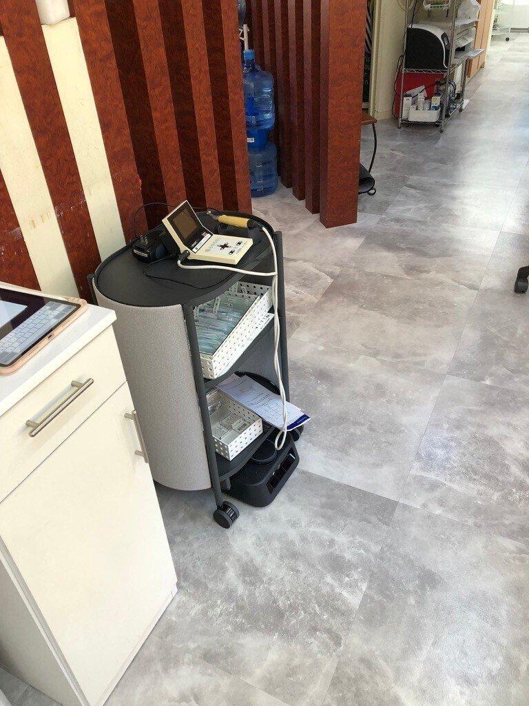 Kachaka 在診間內搬運治療器材